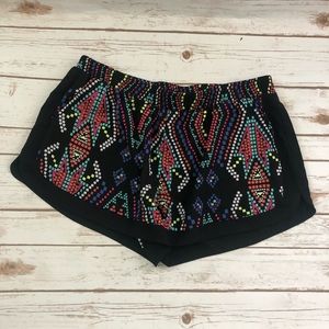 Elastic pull on shorts